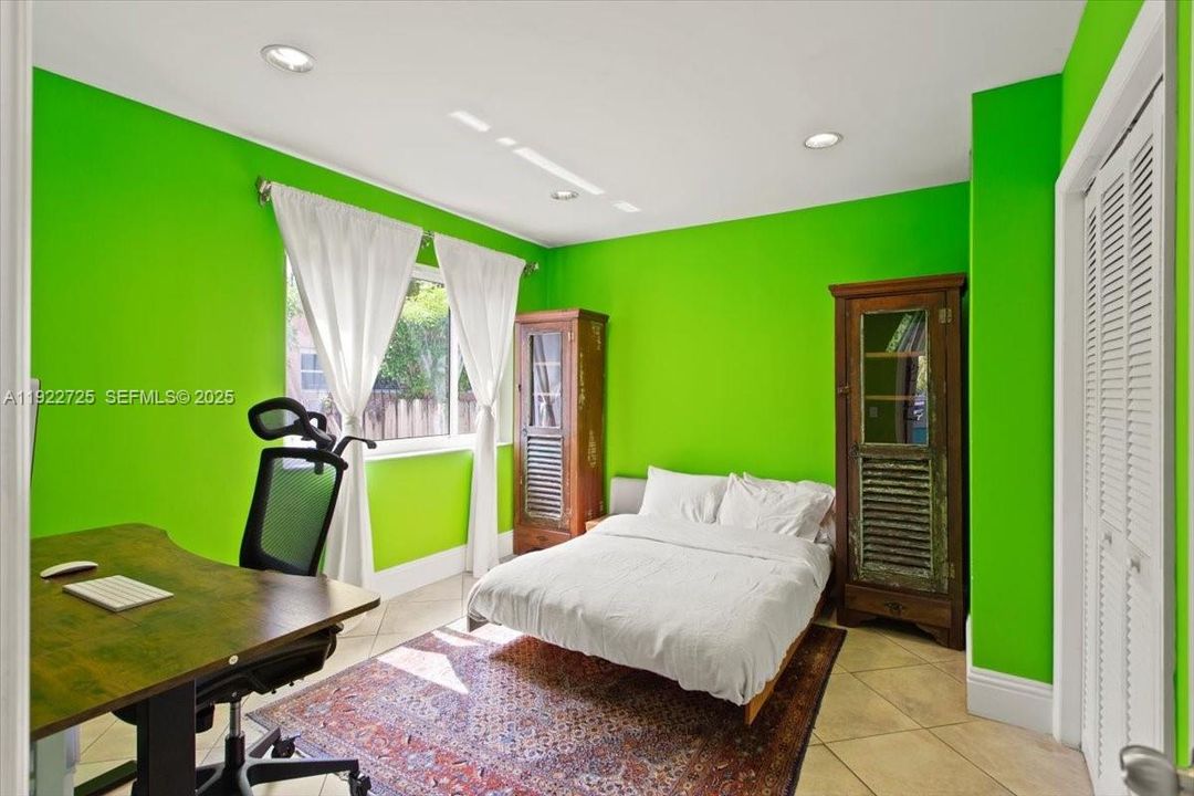 For Sale: $1,900,000 (4 beds, 3 baths, 1949 Square Feet)