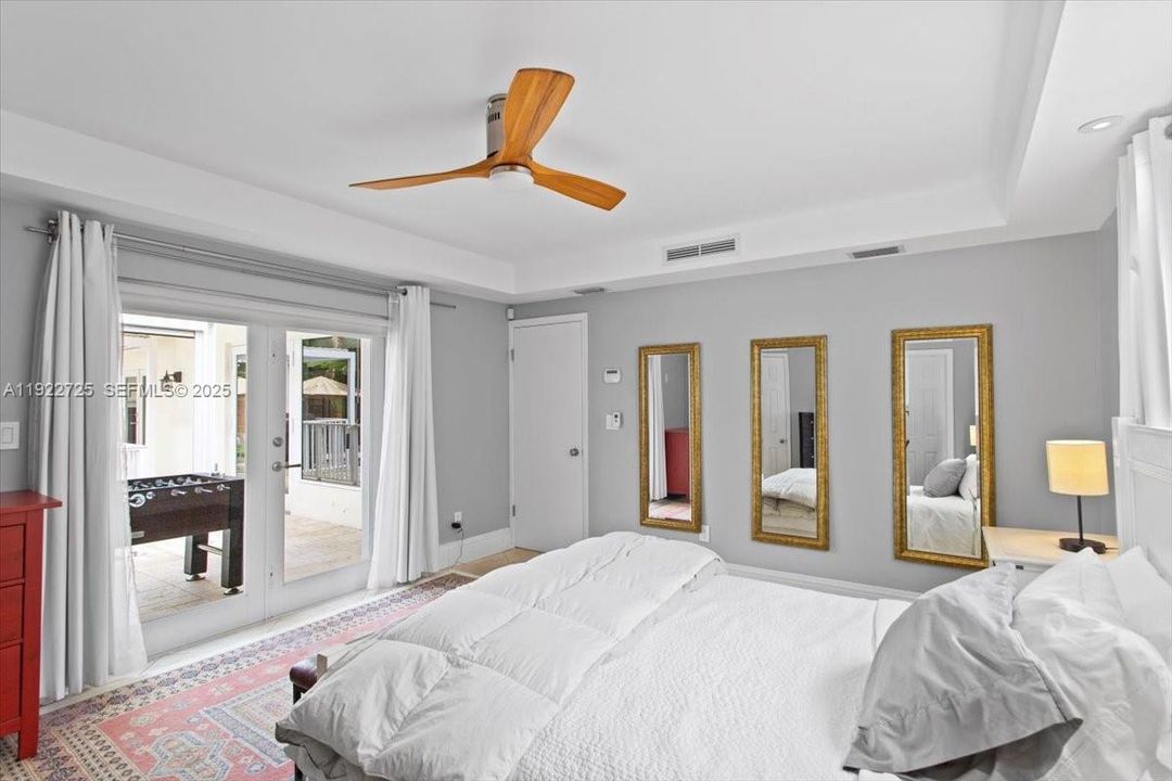 For Sale: $1,900,000 (4 beds, 3 baths, 1949 Square Feet)