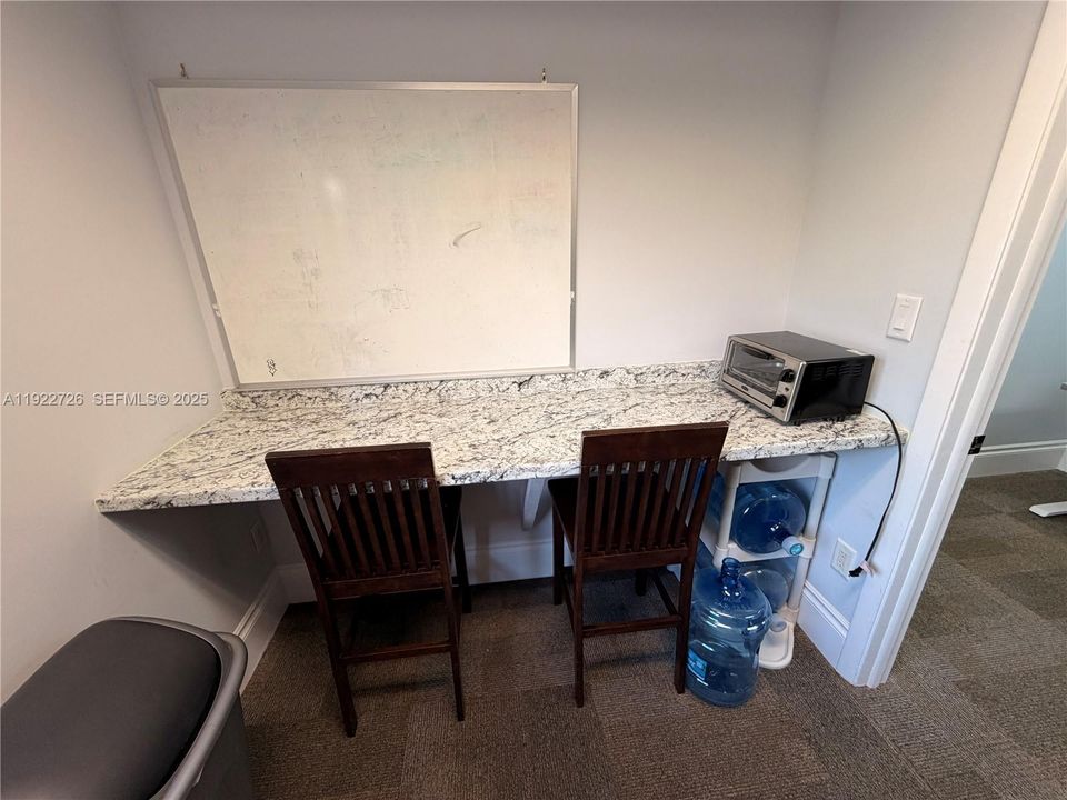 出租: $3,000 (0 贝兹, 0 浴室, 0 平方英尺)