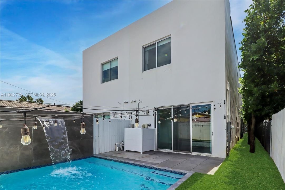 For Rent: $6,500 (4 beds, 3 baths, 2238 Square Feet)