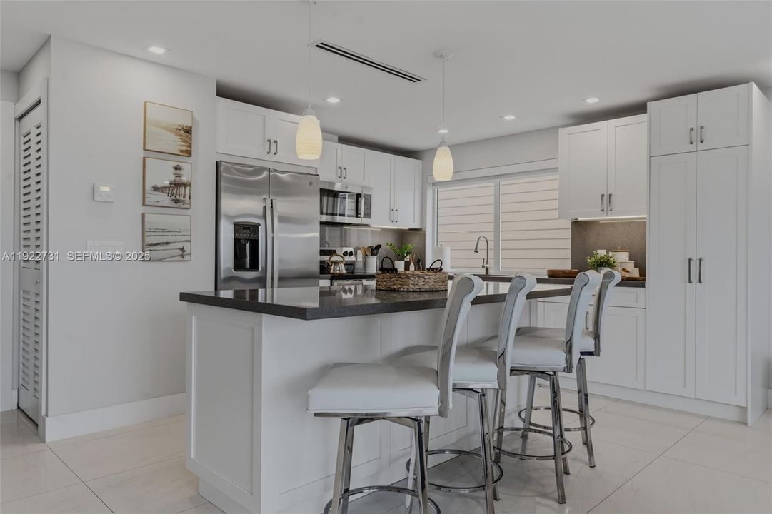 На продажу: $1,350,000 (4 спален, 3 ванн, 1544 Квадратных фут)