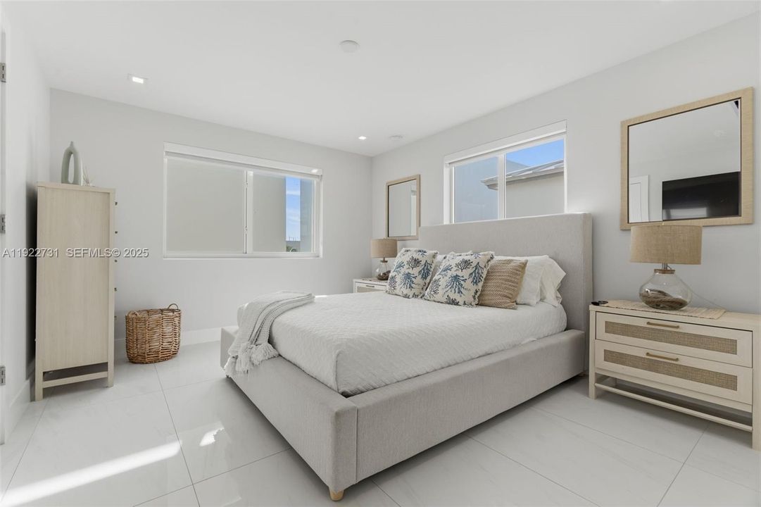 На продажу: $1,350,000 (4 спален, 3 ванн, 1544 Квадратных фут)