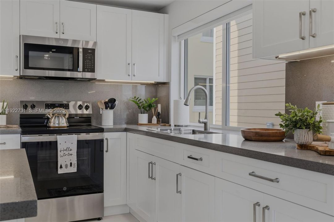 На продажу: $1,350,000 (4 спален, 3 ванн, 1544 Квадратных фут)