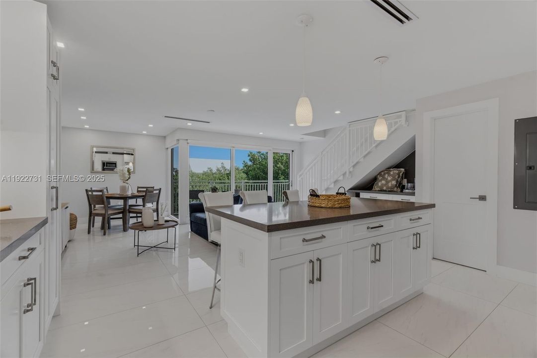 На продажу: $1,350,000 (4 спален, 3 ванн, 1544 Квадратных фут)