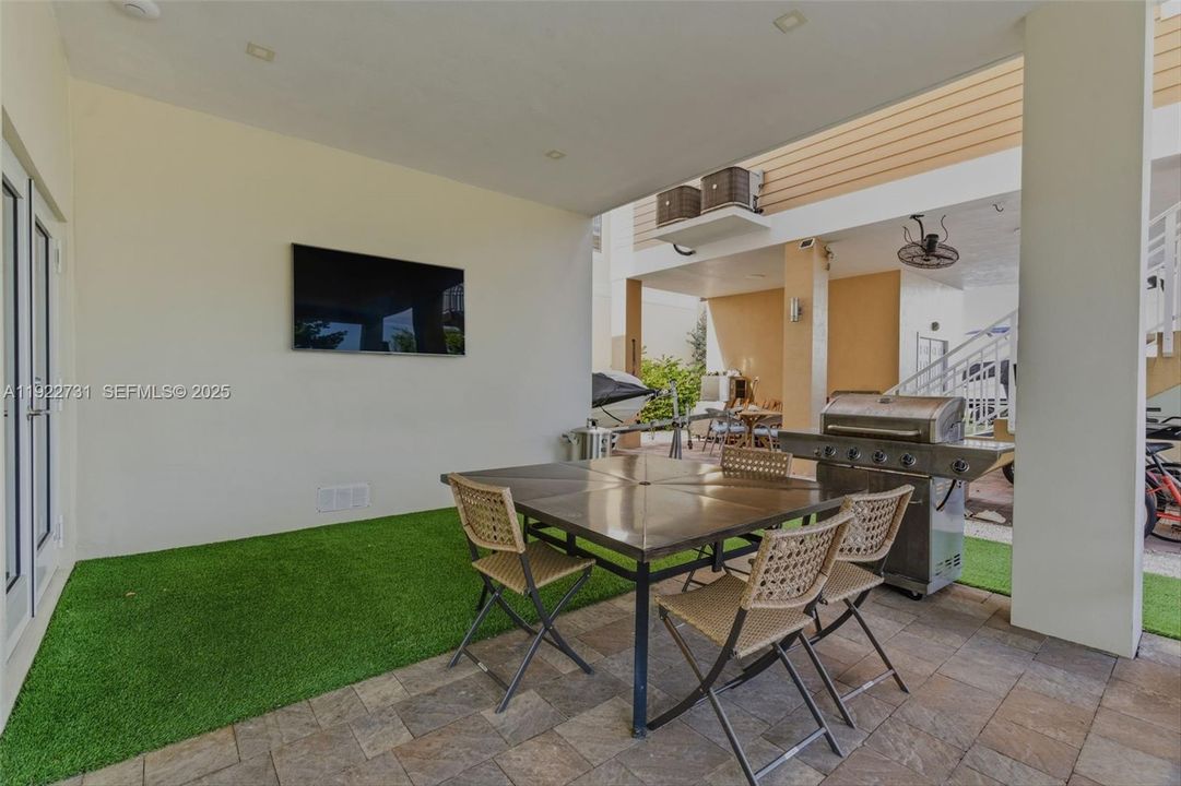 На продажу: $1,350,000 (4 спален, 3 ванн, 1544 Квадратных фут)