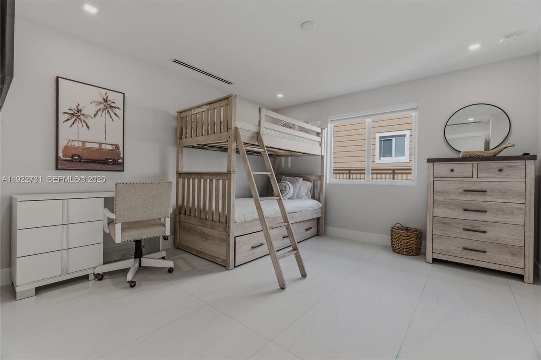 На продажу: $1,350,000 (4 спален, 3 ванн, 1544 Квадратных фут)