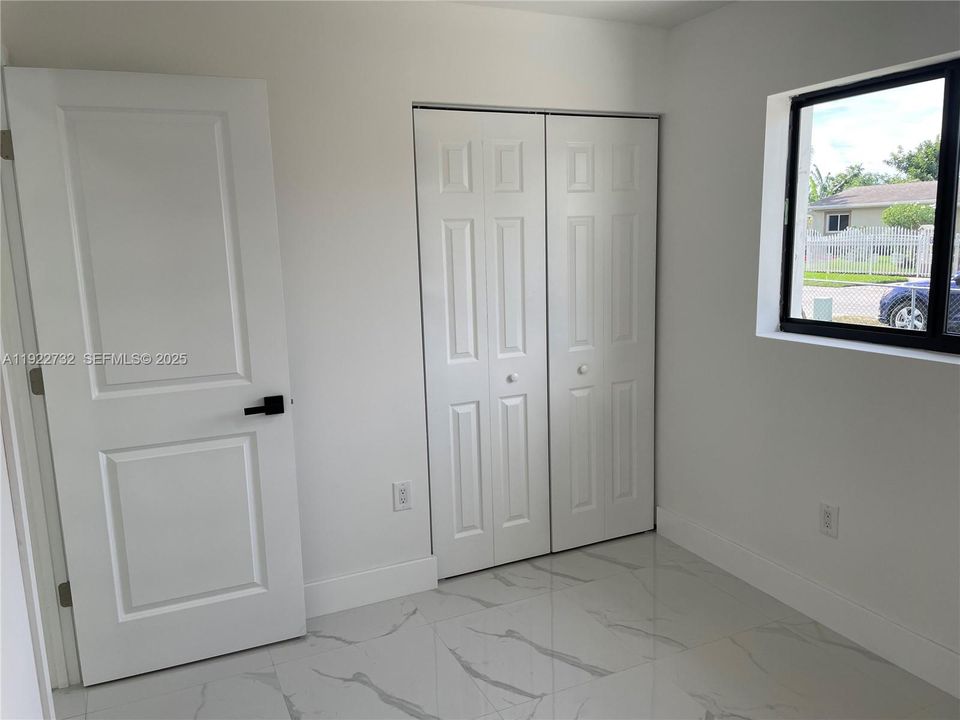 合同活跃: $535,000 (3 贝兹, 1 浴室, 984 平方英尺)