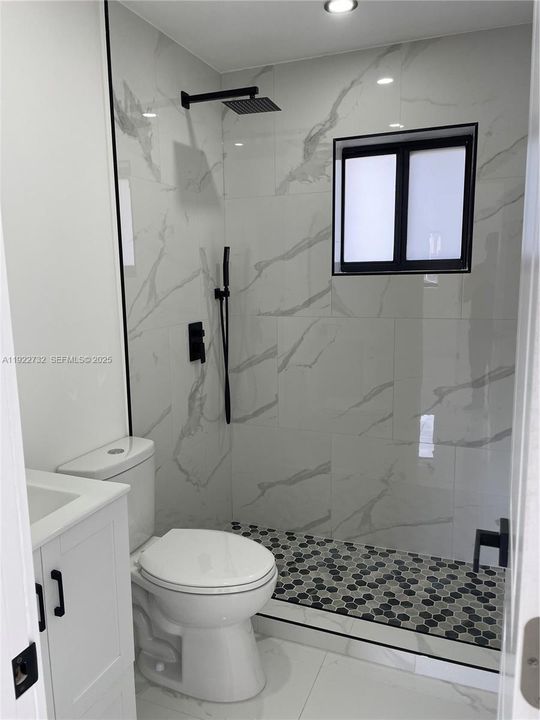 合同活跃: $535,000 (3 贝兹, 1 浴室, 984 平方英尺)