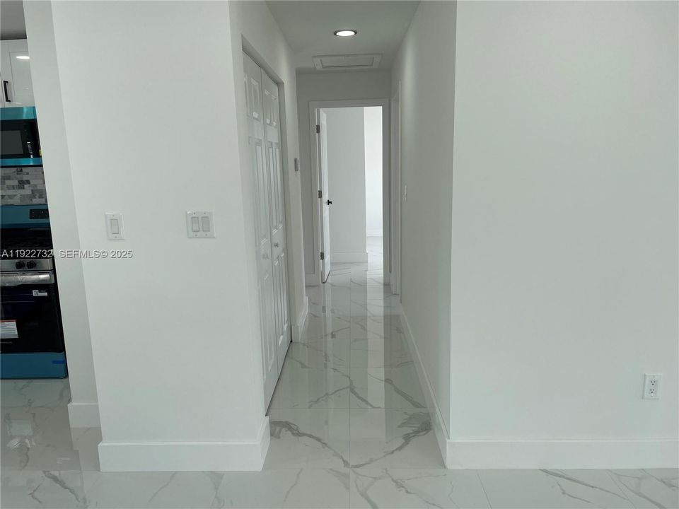 合同活跃: $535,000 (3 贝兹, 1 浴室, 984 平方英尺)