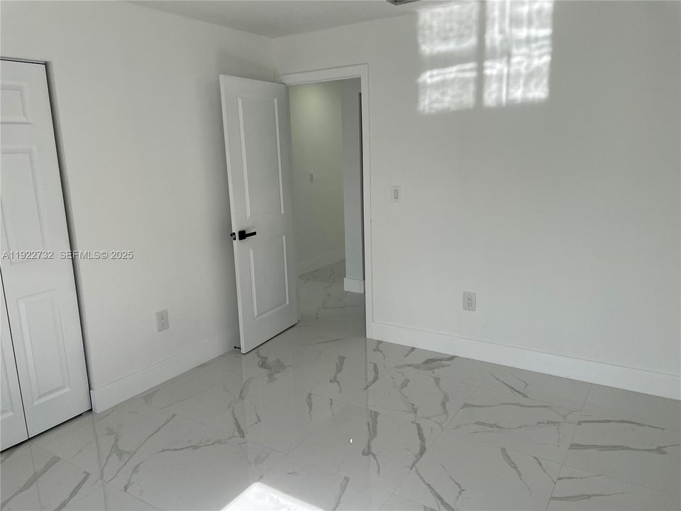 合同活跃: $535,000 (3 贝兹, 1 浴室, 984 平方英尺)