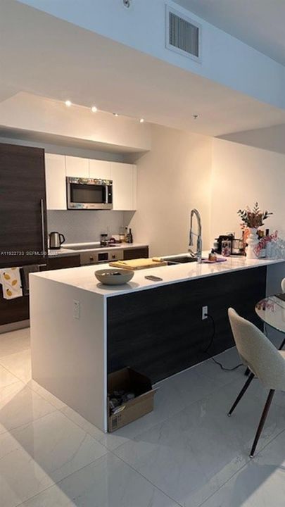 For Rent: $3,650 (1 beds, 1 baths, 681 Square Feet)