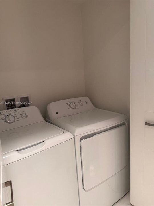 For Rent: $3,650 (1 beds, 1 baths, 681 Square Feet)