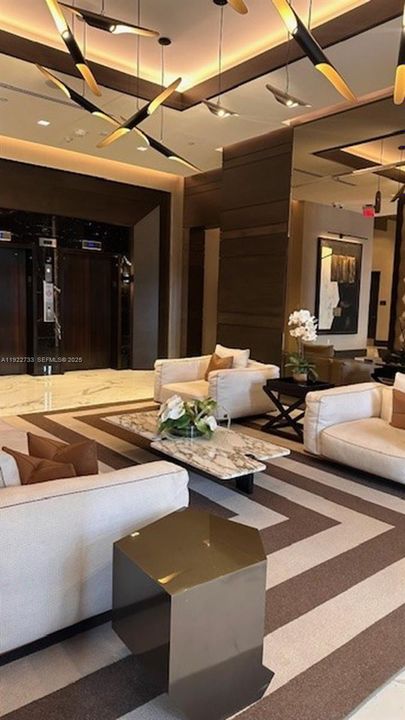 For Rent: $3,650 (1 beds, 1 baths, 681 Square Feet)