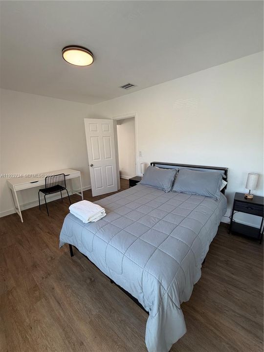 For Rent: $2,450 (2 beds, 1 baths, 800 Square Feet)