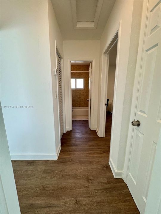 For Rent: $2,450 (2 beds, 1 baths, 800 Square Feet)