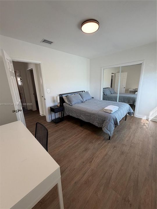 For Rent: $2,450 (2 beds, 1 baths, 800 Square Feet)