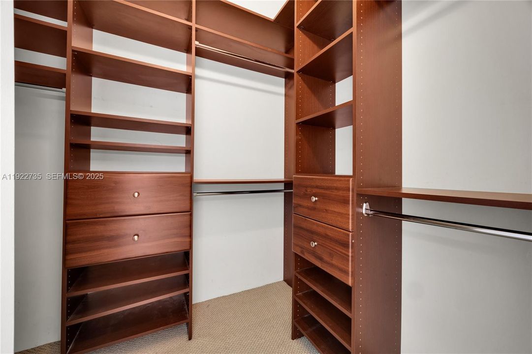 For Rent: $4,300 (1 beds, 1 baths, 959 Square Feet)