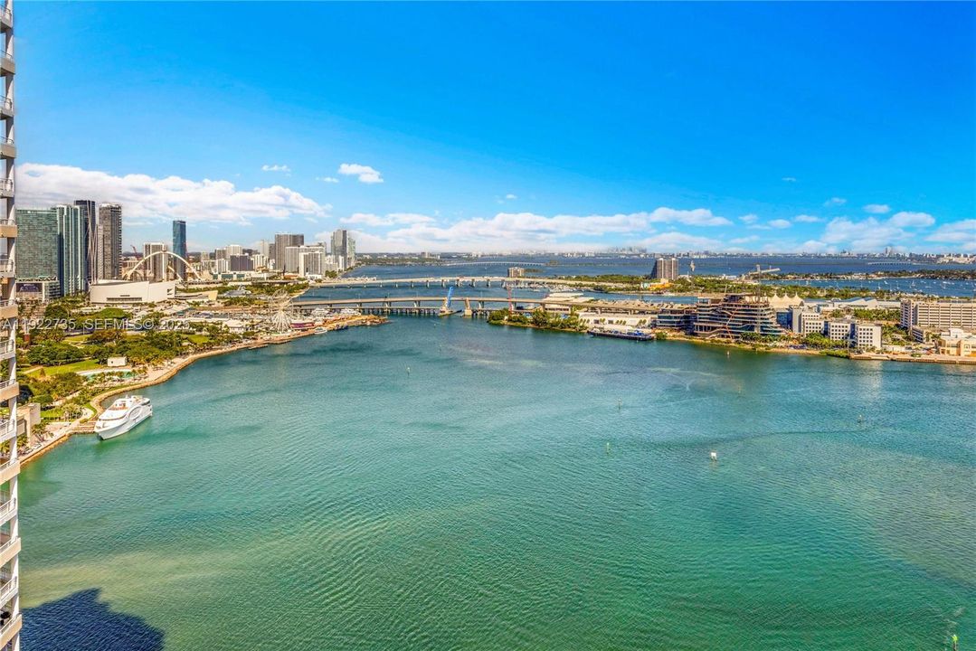 For Rent: $4,300 (1 beds, 1 baths, 959 Square Feet)