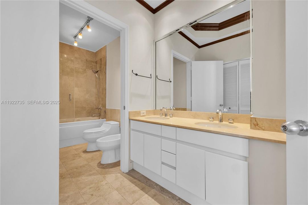 For Rent: $4,300 (1 beds, 1 baths, 959 Square Feet)