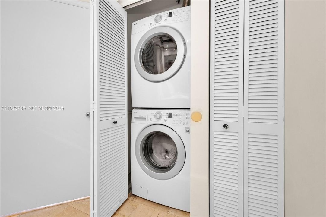 For Rent: $4,300 (1 beds, 1 baths, 959 Square Feet)