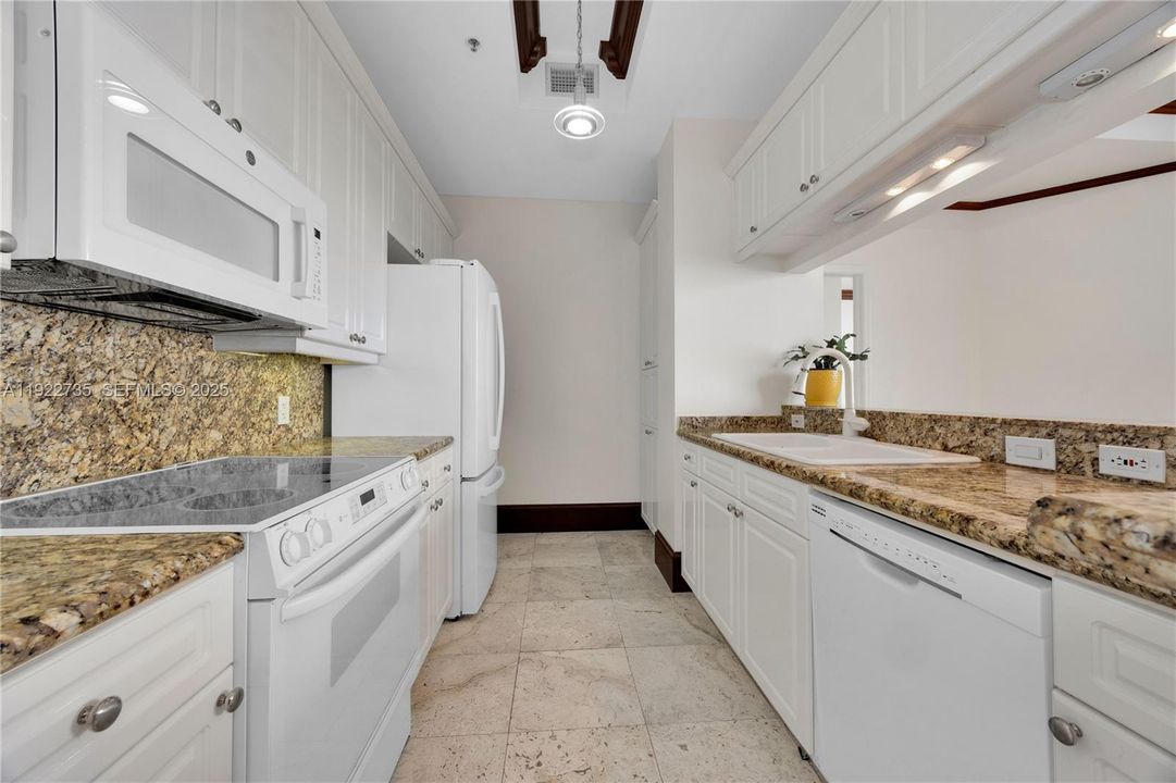 For Rent: $4,300 (1 beds, 1 baths, 959 Square Feet)