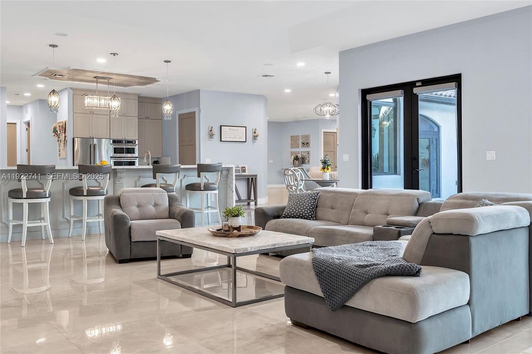 На продажу: $2,199,000 (4 спален, 3 ванн, 4356 Квадратных фут)