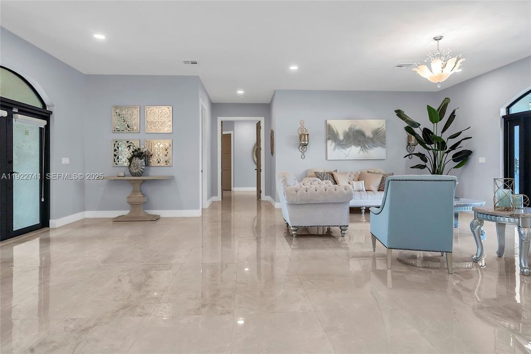 На продажу: $2,199,000 (4 спален, 3 ванн, 4356 Квадратных фут)