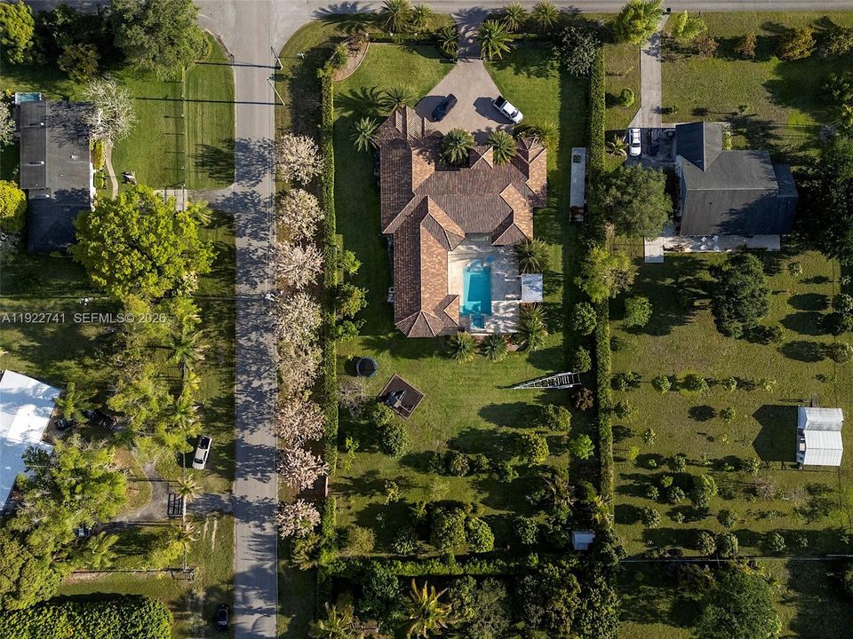 На продажу: $2,199,000 (4 спален, 3 ванн, 4356 Квадратных фут)