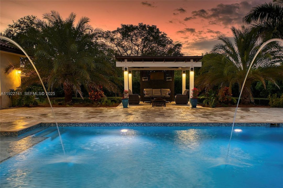 На продажу: $2,199,000 (4 спален, 3 ванн, 4356 Квадратных фут)