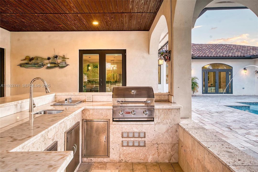 На продажу: $2,199,000 (4 спален, 3 ванн, 4356 Квадратных фут)