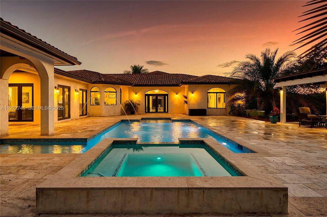 На продажу: $2,199,000 (4 спален, 3 ванн, 4356 Квадратных фут)