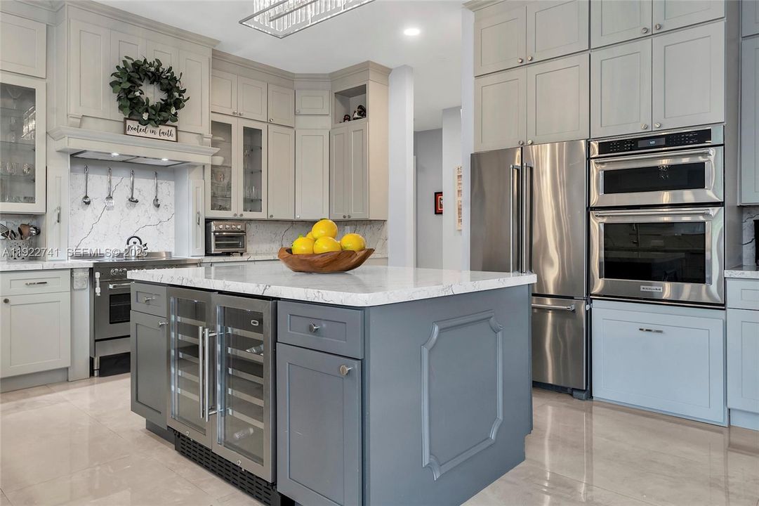 На продажу: $2,199,000 (4 спален, 3 ванн, 4356 Квадратных фут)