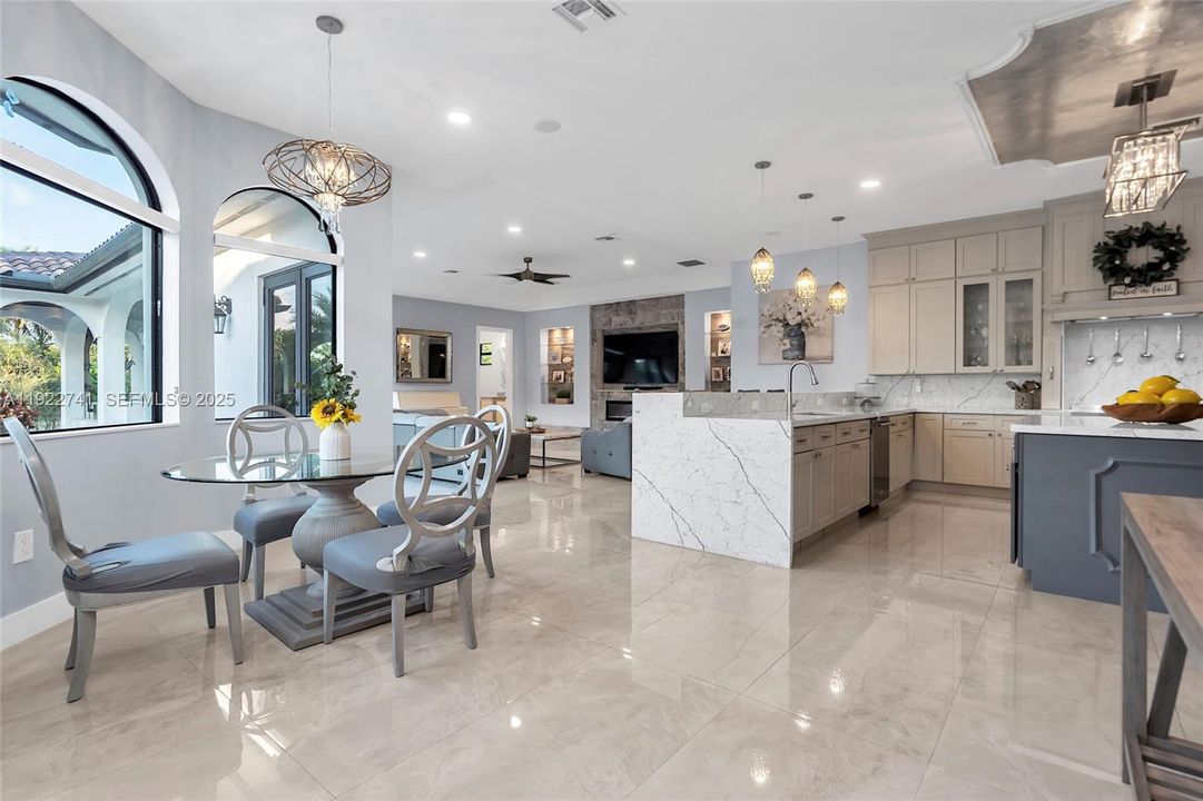 На продажу: $2,199,000 (4 спален, 3 ванн, 4356 Квадратных фут)