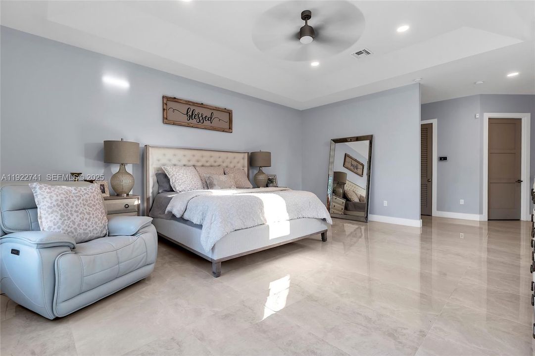 На продажу: $2,199,000 (4 спален, 3 ванн, 4356 Квадратных фут)