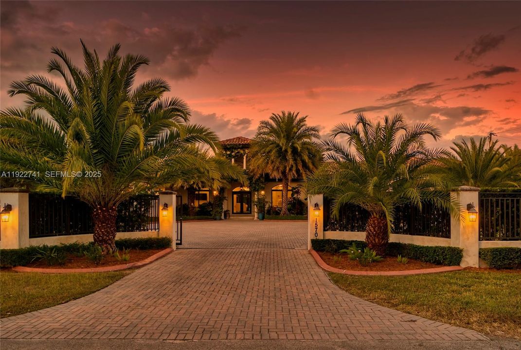 На продажу: $2,199,000 (4 спален, 3 ванн, 4356 Квадратных фут)