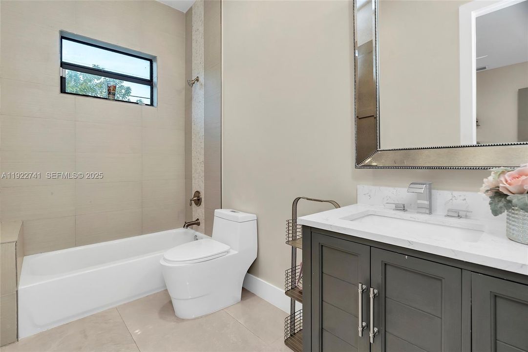 На продажу: $2,199,000 (4 спален, 3 ванн, 4356 Квадратных фут)