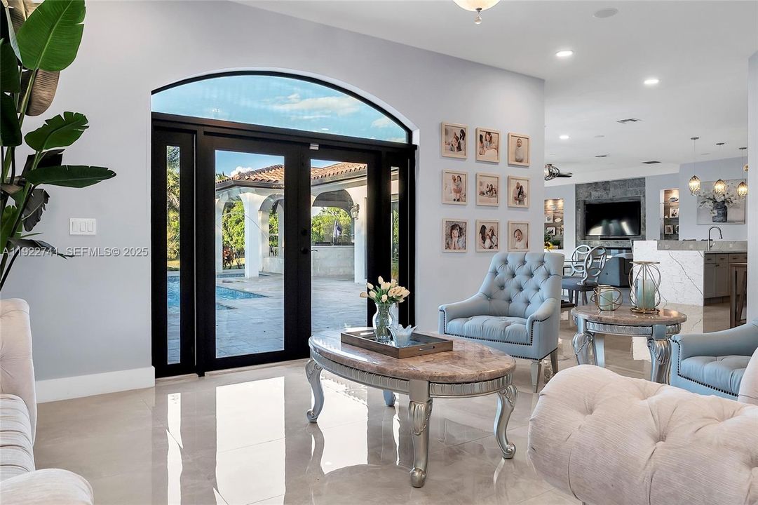 На продажу: $2,199,000 (4 спален, 3 ванн, 4356 Квадратных фут)