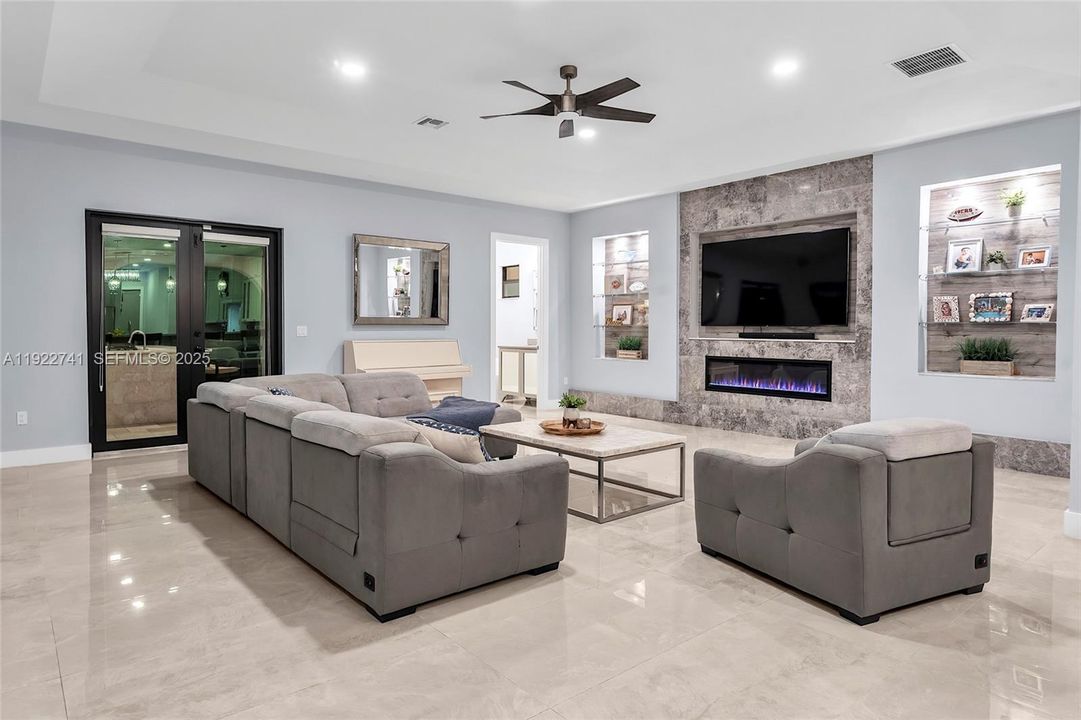 На продажу: $2,199,000 (4 спален, 3 ванн, 4356 Квадратных фут)