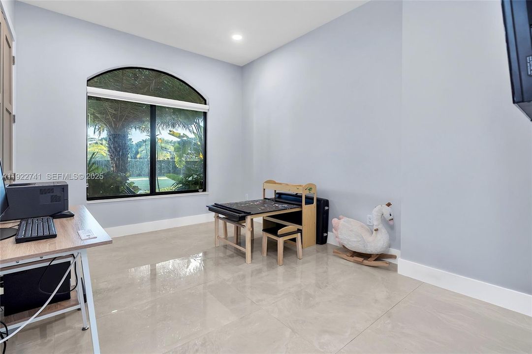 На продажу: $2,199,000 (4 спален, 3 ванн, 4356 Квадратных фут)