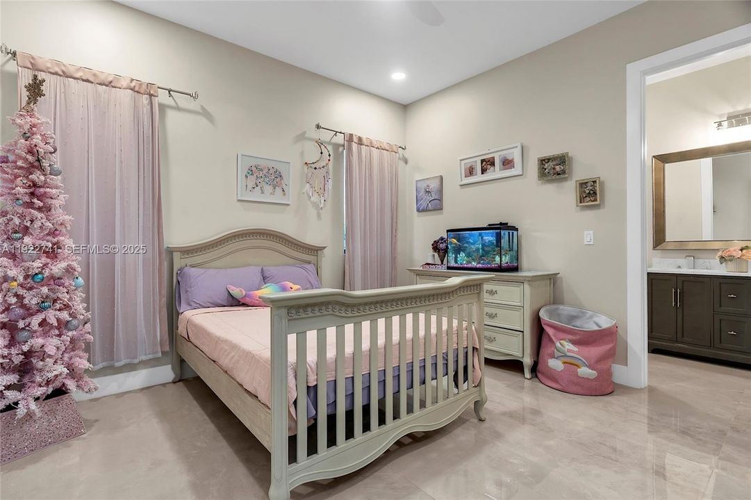 На продажу: $2,199,000 (4 спален, 3 ванн, 4356 Квадратных фут)