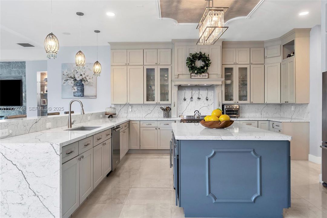 На продажу: $2,199,000 (4 спален, 3 ванн, 4356 Квадратных фут)