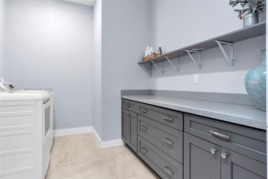 На продажу: $2,199,000 (4 спален, 3 ванн, 4356 Квадратных фут)