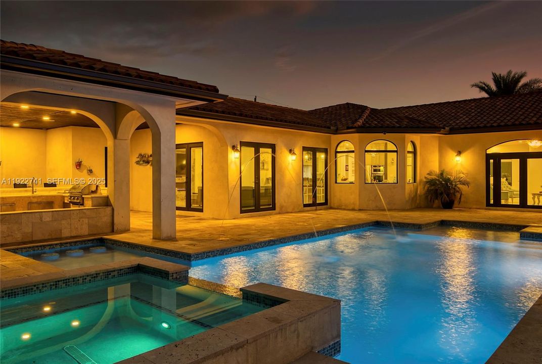 На продажу: $2,199,000 (4 спален, 3 ванн, 4356 Квадратных фут)