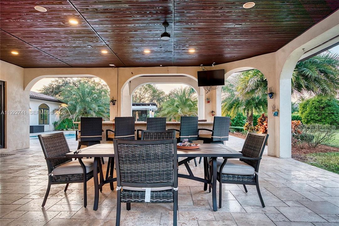 На продажу: $2,199,000 (4 спален, 3 ванн, 4356 Квадратных фут)