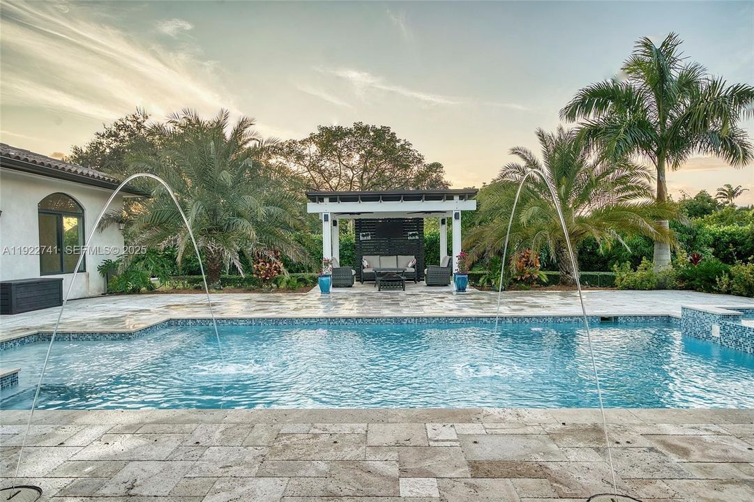 На продажу: $2,199,000 (4 спален, 3 ванн, 4356 Квадратных фут)