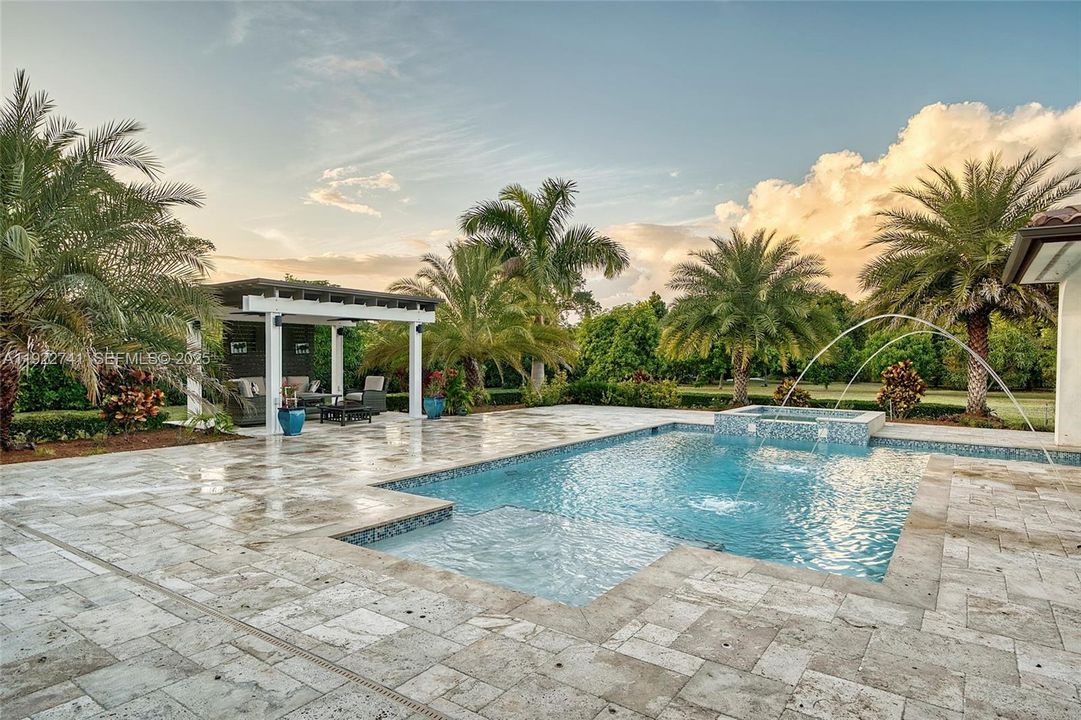 На продажу: $2,199,000 (4 спален, 3 ванн, 4356 Квадратных фут)