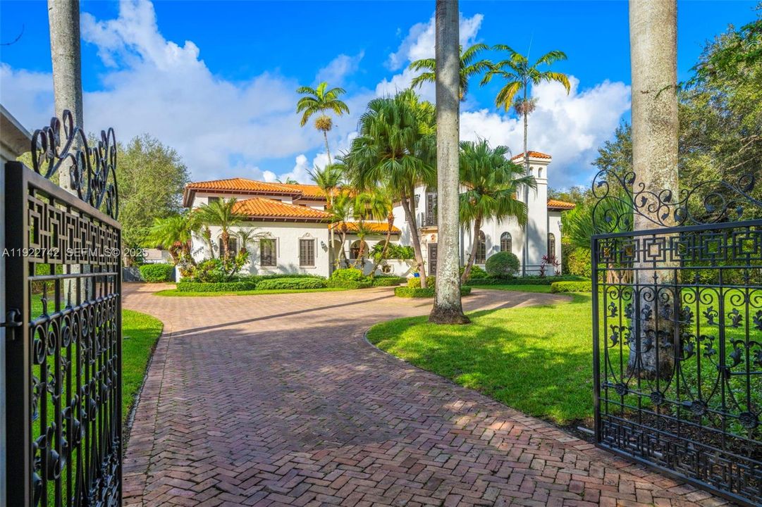 For Sale: $6,495,000 (7 beds, 7 baths, 7046 Square Feet)