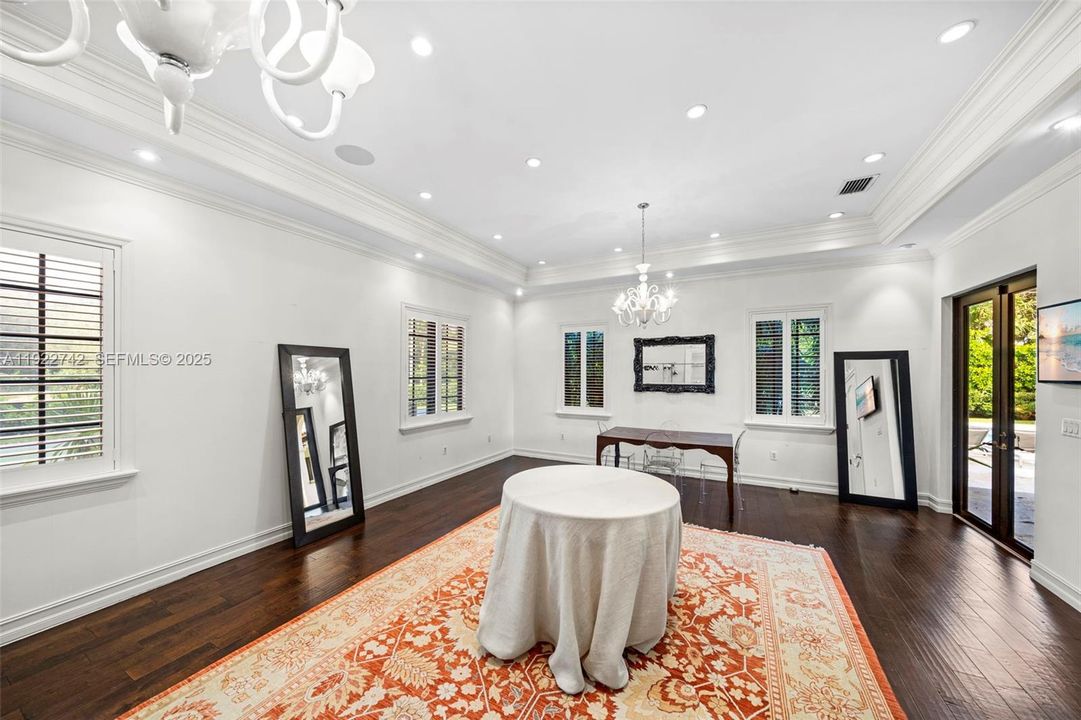 For Sale: $6,495,000 (7 beds, 7 baths, 7046 Square Feet)