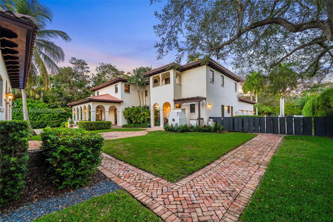 For Sale: $6,495,000 (7 beds, 7 baths, 7046 Square Feet)