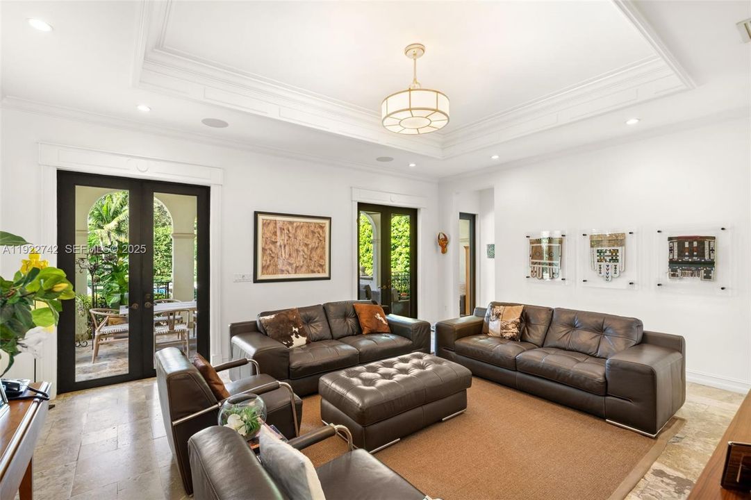 For Sale: $6,495,000 (7 beds, 7 baths, 7046 Square Feet)